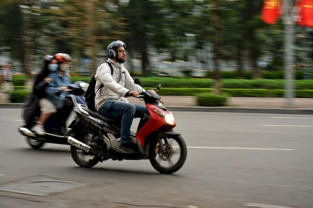 Tourists can travel Saigon Central Post Office by renting motorbikes or scooters